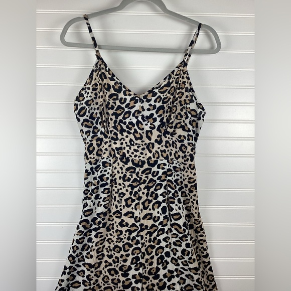 Angie NWT Leopard Print Lightweight Romper Size Medium Jumpsuit tan brown - Picture 3 of 5